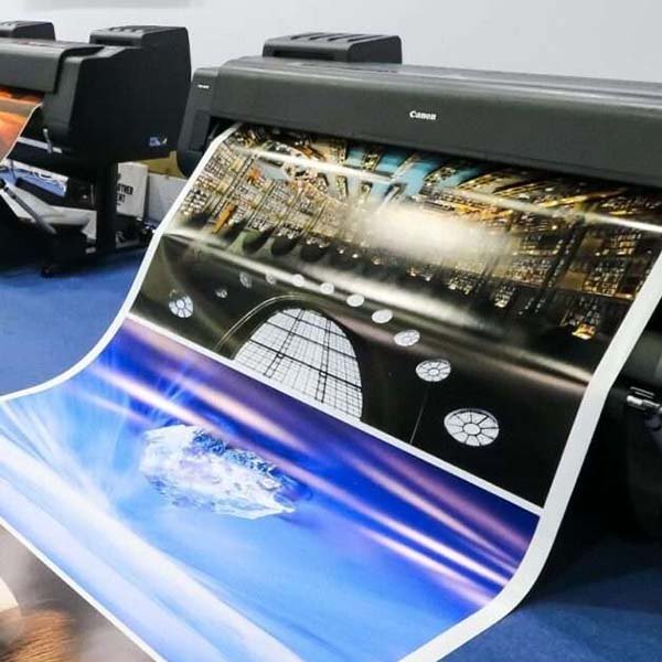 Exhibidores y habladores en acrílico para puntos de venta